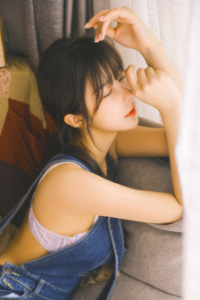 美女扒开粉嫩尿口的桶爽